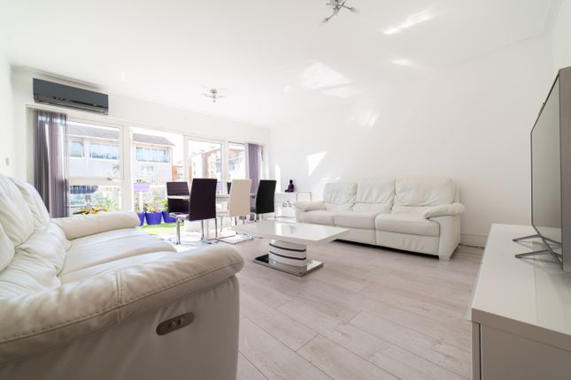 Town house for sale in Taliesin Court, Chandlery Way, Cardiff