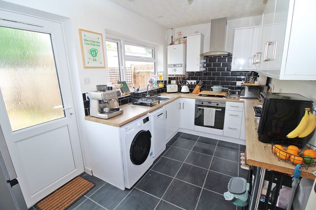 10 Dunstable Close, Flitwick, Bedfordshire photo 4