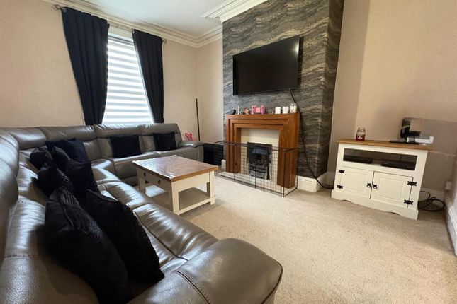 10, Sherwood Place, Bradford photo 2
