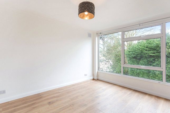 Flat 6,, Woodview Court, Weybridge photo 2