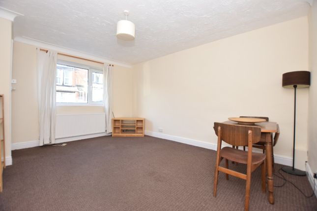 36, Hawksworth Grove, Leeds photo 2