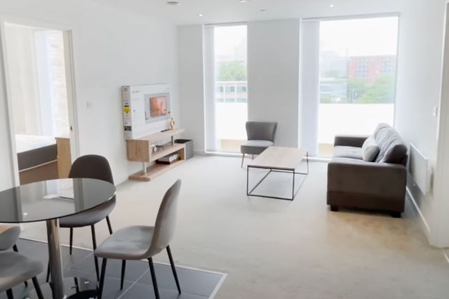 Flat to rent in Boundary Lane, Manchester