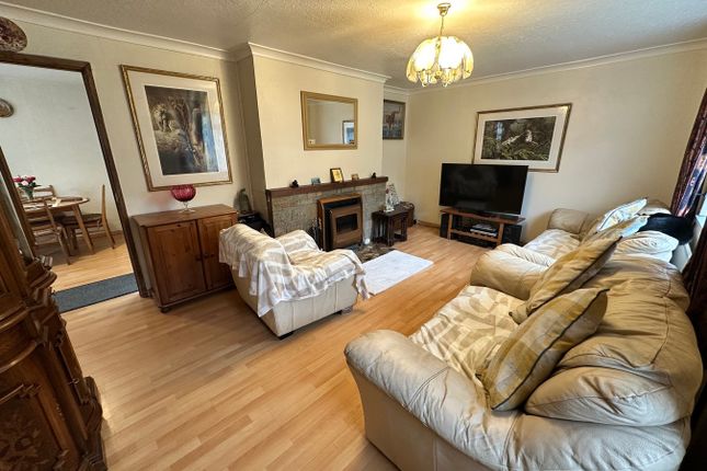 17, Maes Y Berllan, Brecon photo 2