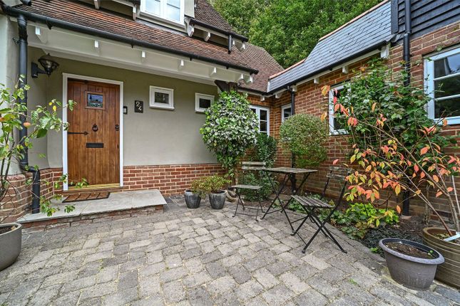24, Park Lane, Essex photo 2