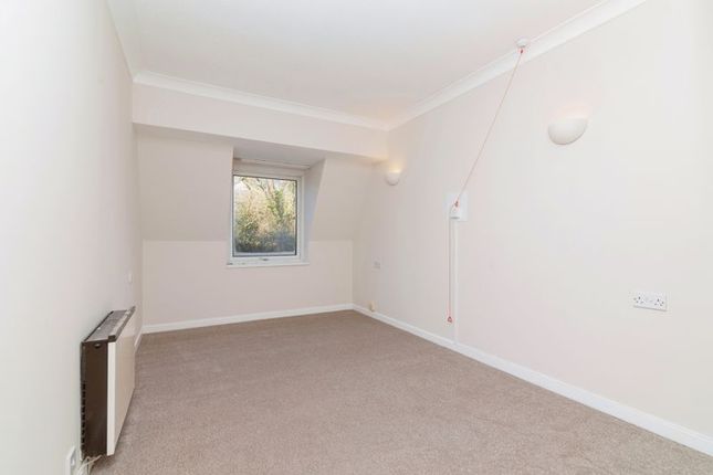 Flat for sale in Homewillow Close, Winchmore Hill