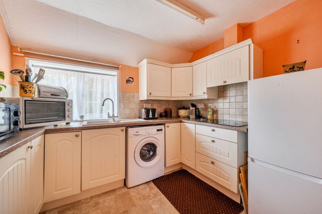 33 The Willows Manor Farm Court, Chichester photo 3
