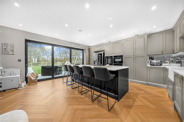 19, Rose Meadow, Woking photo 3
