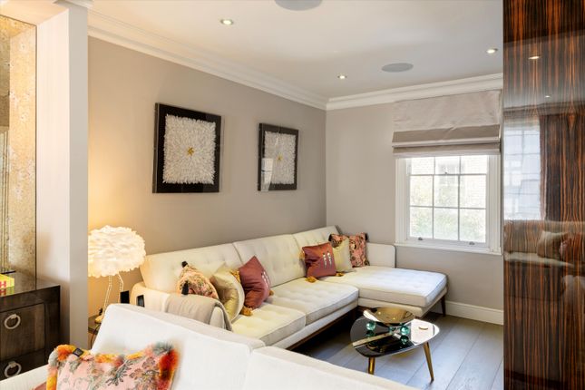 36, First Street, London photo 4