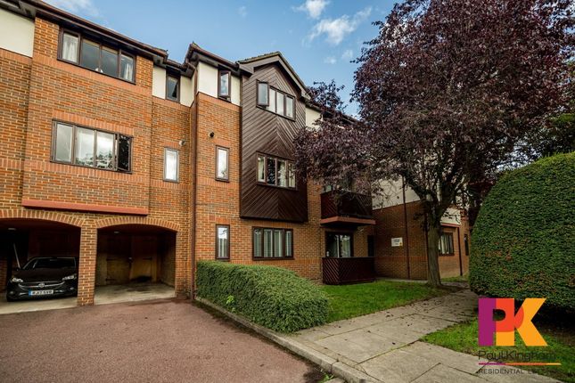 Thumbnail Flat to rent in Litton Court, High Wycombe