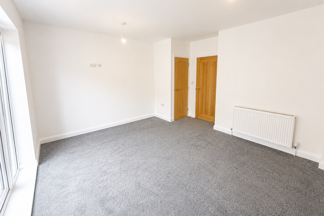37 Whitleigh Gardens, Plymouth photo 5