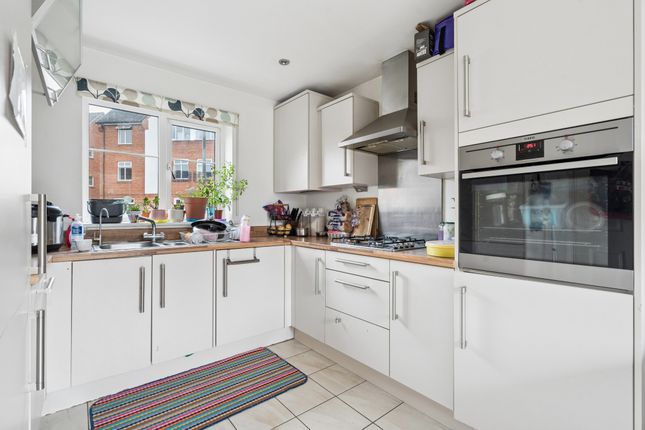 124 The Bramblings, Little Chalfont, Amersham photo 3