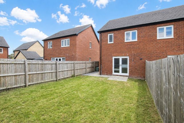 25 Dearnley Avenue, Littleborough photo 4
