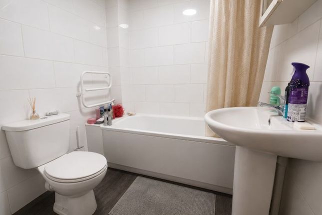 Flat 6, 19, Bury Road, Gosport photo 5