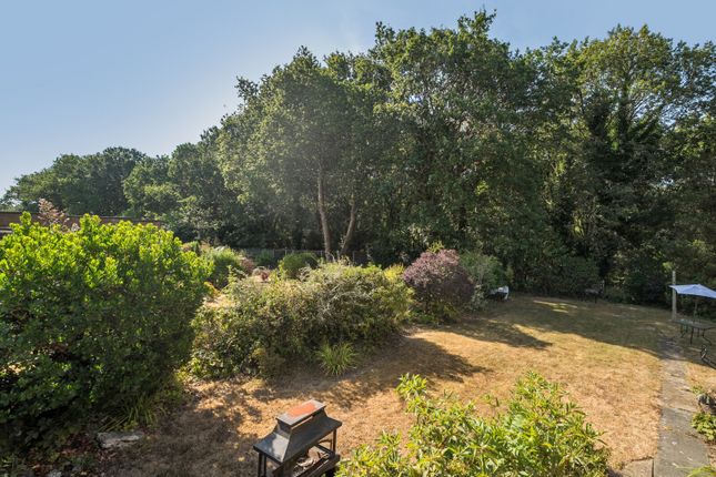 27, The Ridings, Addlestone photo 3