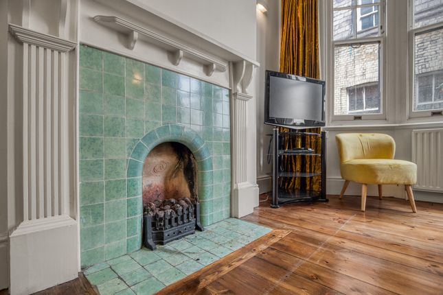 Flat Flat 16, 122, Southampton Row, Russell Square Mansions,, London photo 2