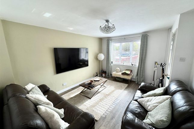 8, St. Josephs Close, Caldicot photo 2