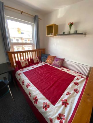 Terraced house to rent in Grange Avenue, Reading, Berkshire