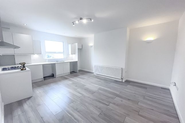 Flat to rent in Sunningfields Road, Hendon