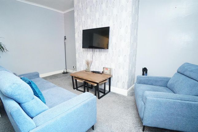 2, Louisa Street, Bradford photo 2