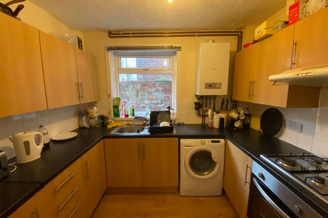 1B, Spear Road, Southampton photo 2