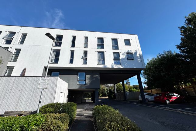 2-bed flat on 4, Bristol, £1,250/mo