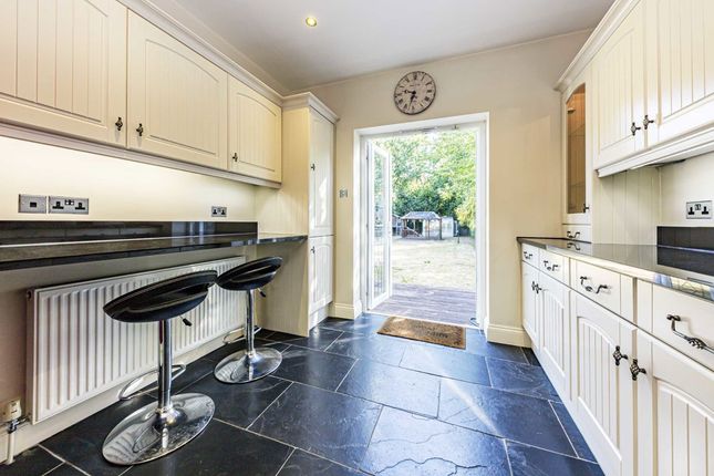 68, Darby Crescent, Sunbury-On-Thames photo 4