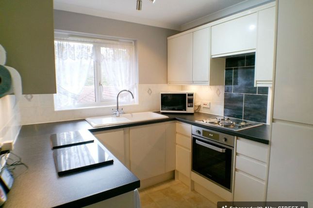 25 The Ferns Bricksbury Hill, Farnham photo 4