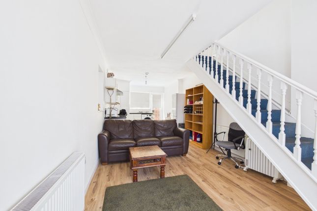 42B, Pitts Road, Berkshire photo 2