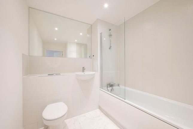 Flat for sale in Kingston Road, Wimbledon Chase