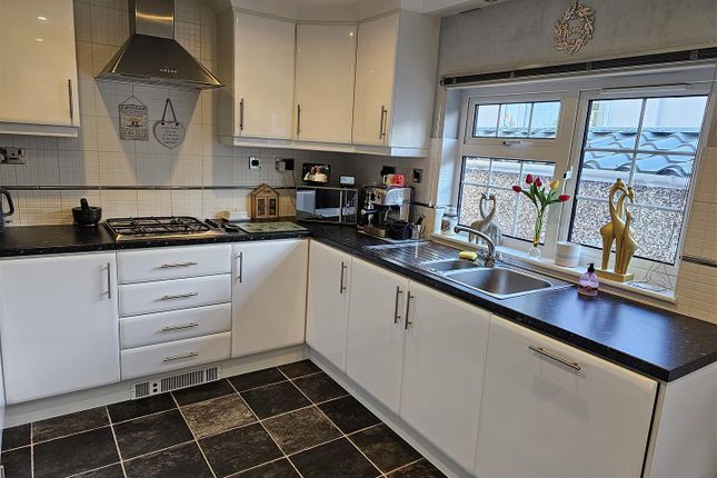 Mobile/park home for sale in Eastfield Park, Tuxford, Newark