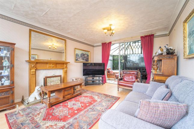 3-bed house on 5, Heapy Close, Bury, £375,000
