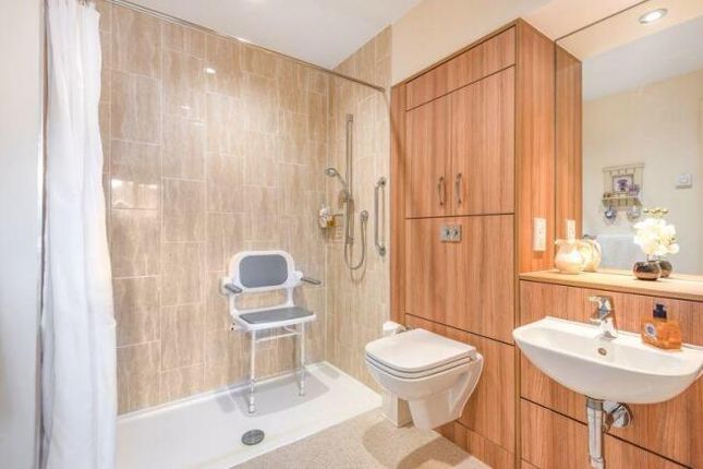 71 Oakleigh Square, Hammond Way, Yateley photo 5