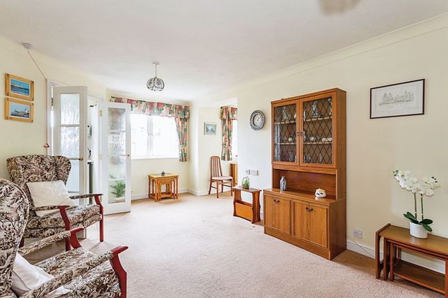 Flat for sale in Willow Court, Alton