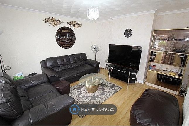 Townson Avenue, Northolt photo 3