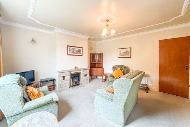 18, West Avenue, Holmfirth photo 3