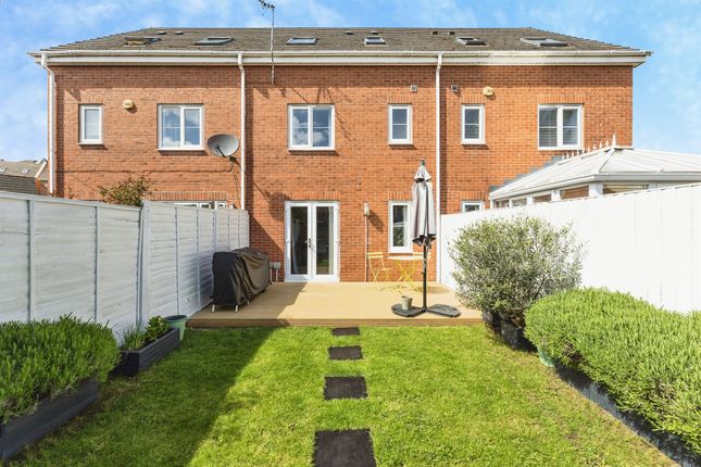 17, Peart Place, LEEDS photo 2