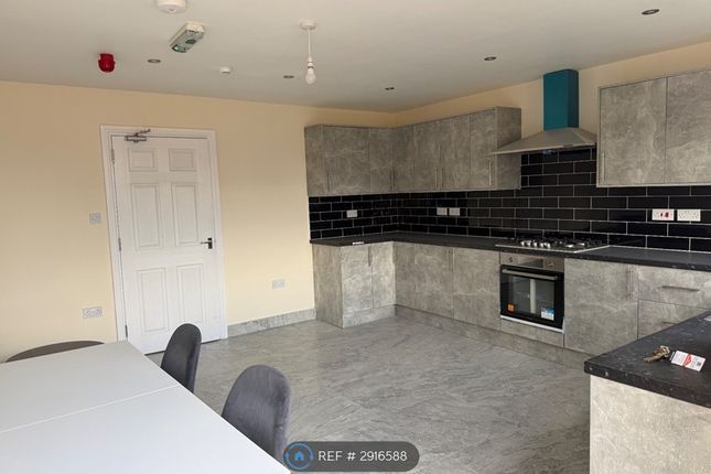 1-bed house on Edge Street, Wolverhampton, £100/mo