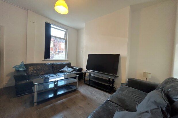 Room to rent in 94 Picton Road, Liverpool
