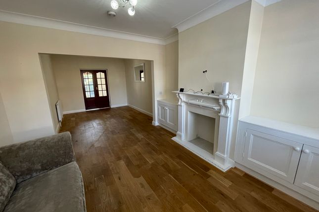 53, Inverness Drive, Hainault photo 3