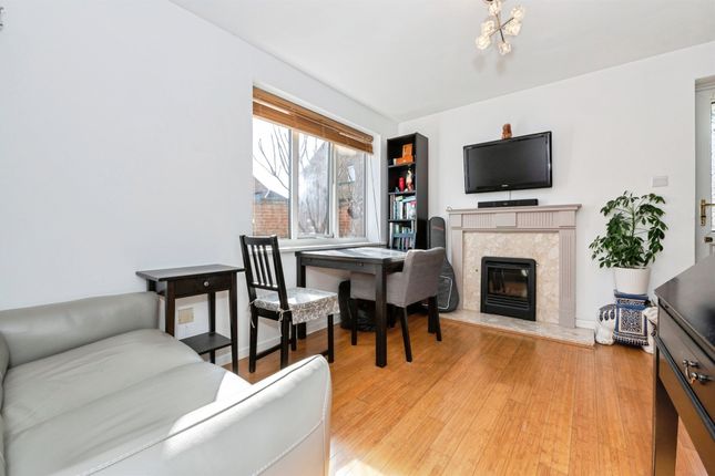 47, Caravel Close, Grays photo 3