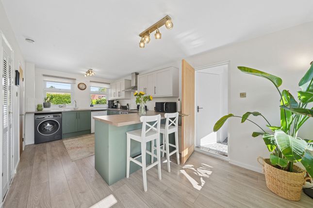 5 Burr Close, Witney photo 4