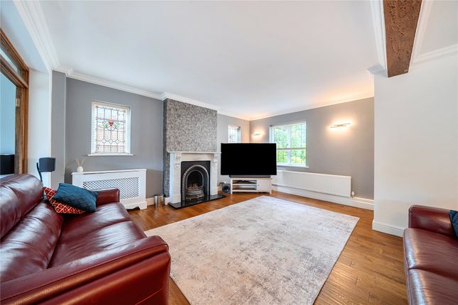 Gable Cottage, 19, The Glen, Farnborough Park photo 4