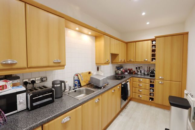 25 Wentworth Court, Manchester photo 3