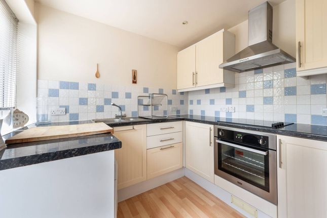 Flat for sale in Griffin Close, Willesden Green, London