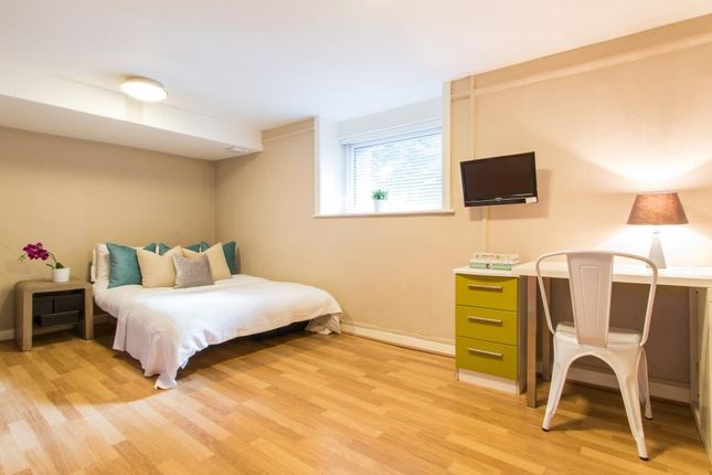 17, Ladybarn Road, Manchester photo 3