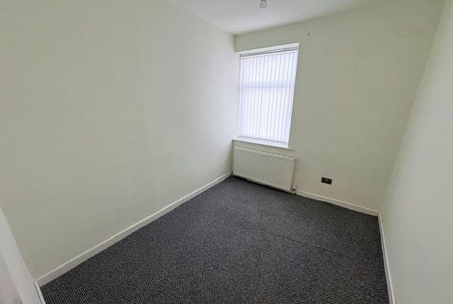Piccadilly Road, Burnley photo 5