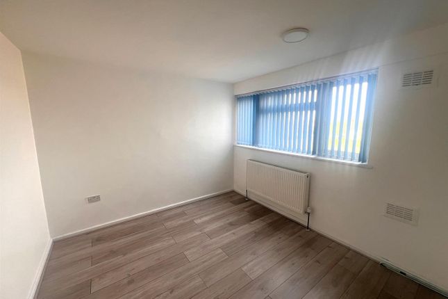 Flat to rent in Farmstead Road, Corby