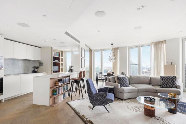 Flat for sale in Upper Ground, London
