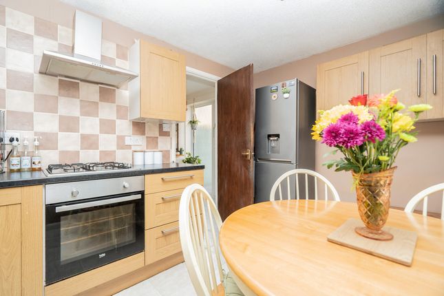32, Calverleigh Crescent, Milton Keynes photo 3