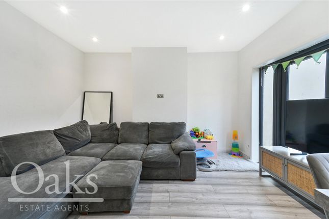 41, Runnymede Crescent, Greater London photo 3